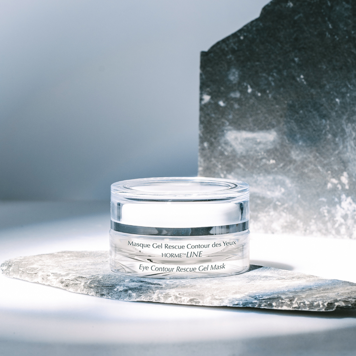 Élégance et performance pour le contour des yeux